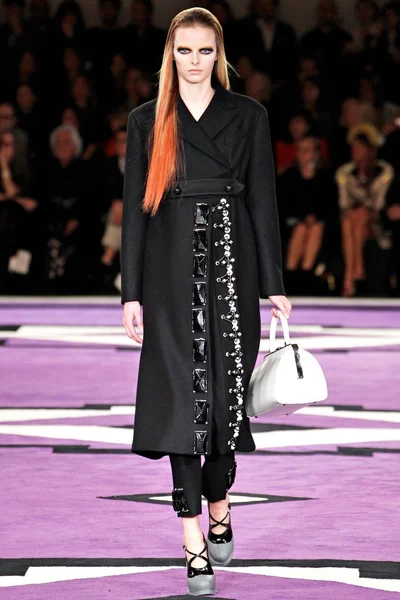 Look 3
